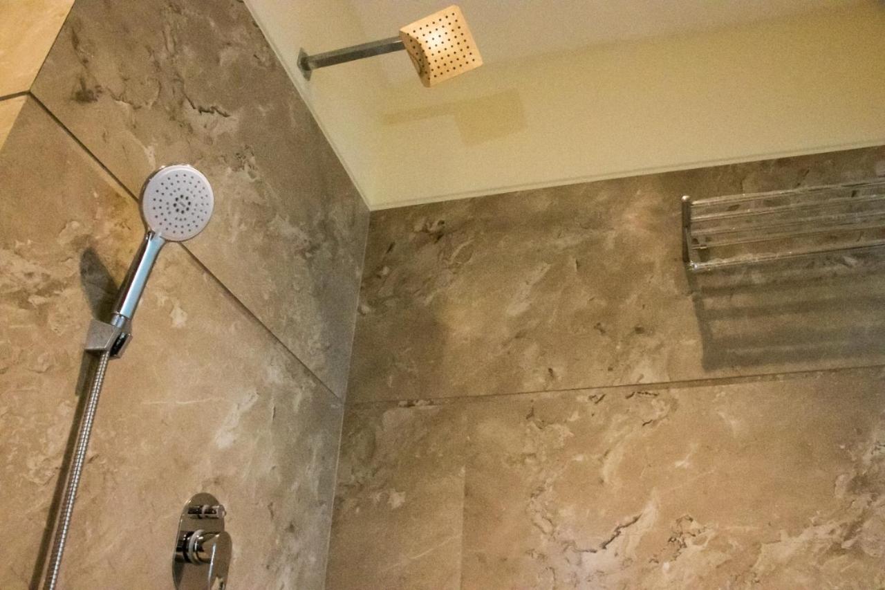 Sourav Park Inn Agra  Exteriör bild